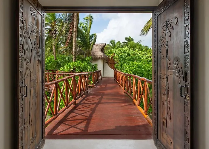 Beachfront Playaaekun Villa